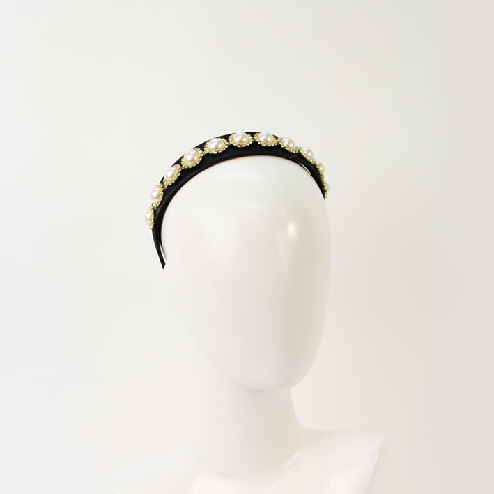 Jendi Abigail Pearl Headband in Black